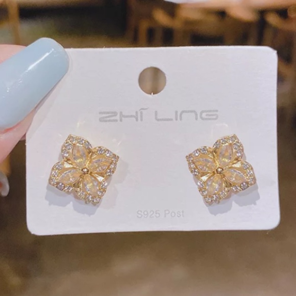 New 18k gold plated flower earrings